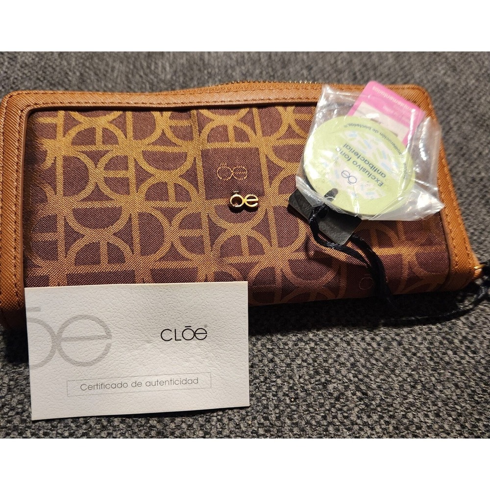 Cloe Large Zipper‎ Wallet